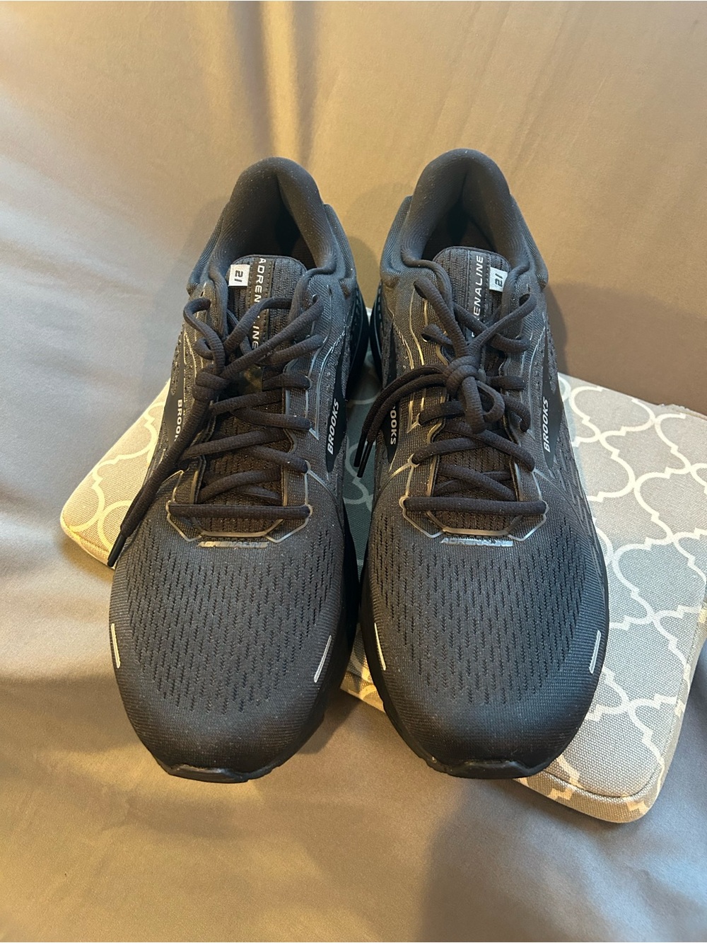 Brooks Black Mesh Lace-Up Running Sneakers (BRAND NEW / NEVER WORN) - Picture 8 of 16